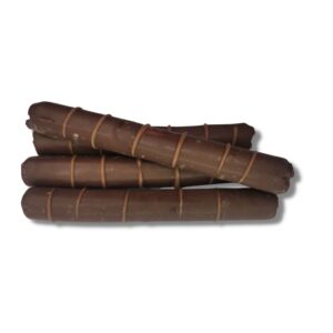 Cuchuflí relleno de manjar, baño de chocolate con esencial frutales.